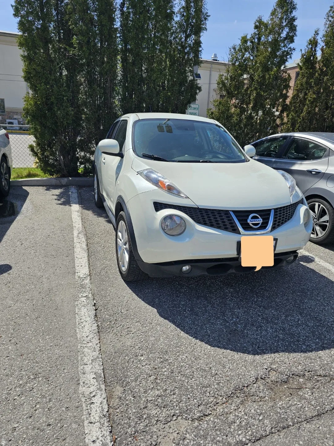 White Nissan Juke - photo 5