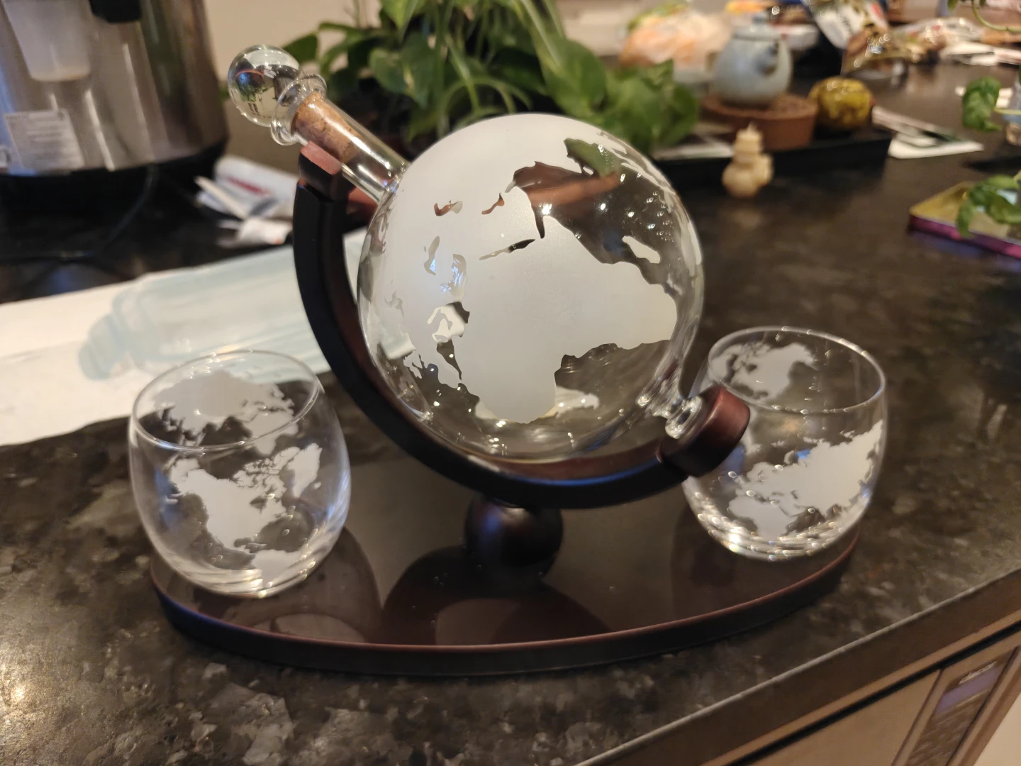 Globe Decanter Set with 2 Glasses