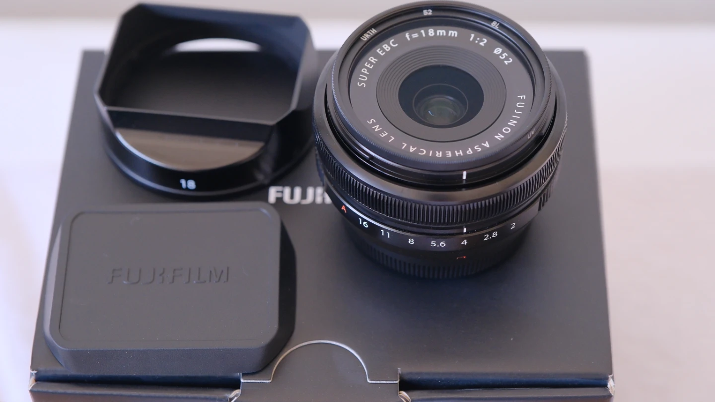 Fujifilm Fujinon XF18mmF2 R Lens with lens filters - photo 2