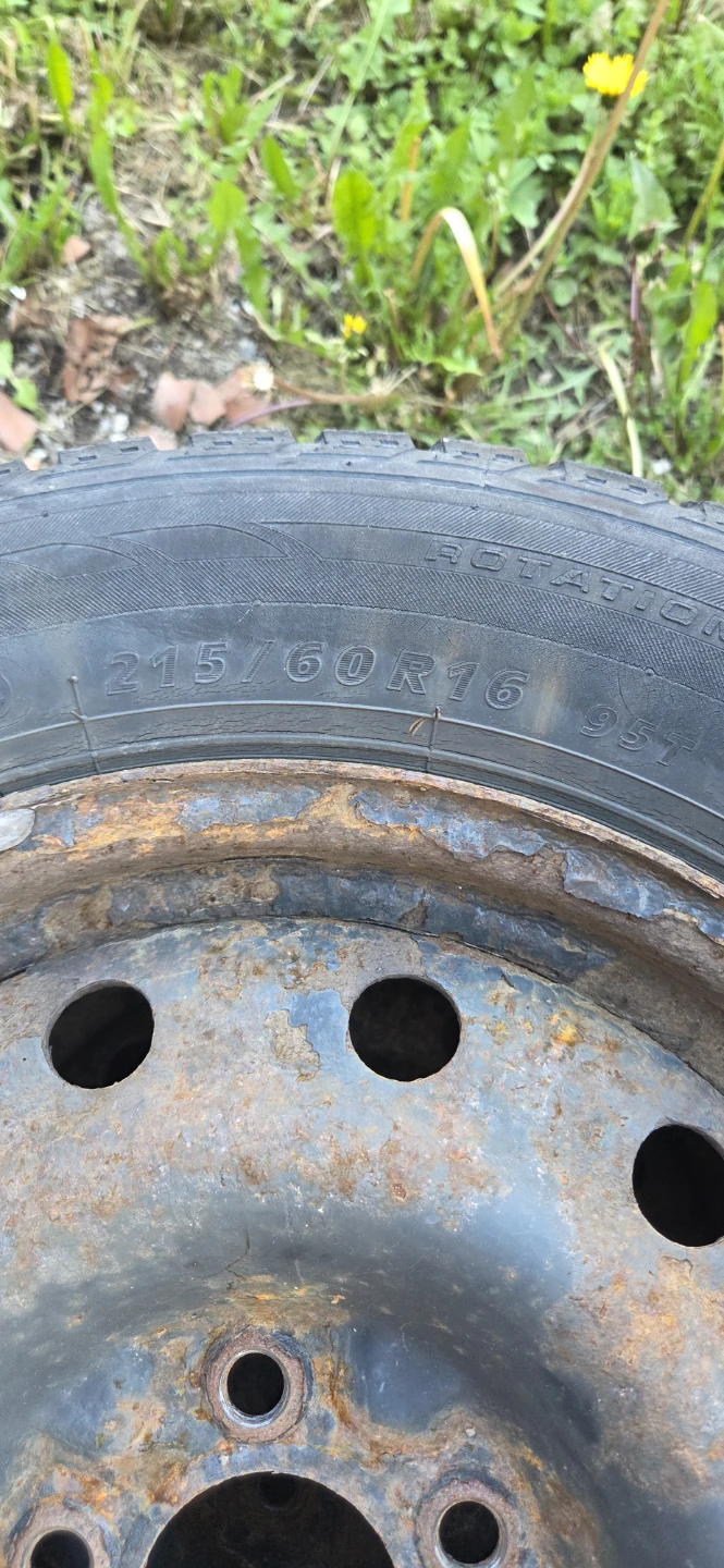 Set of 4 Winter Claw Tires with Rims 215/60R16