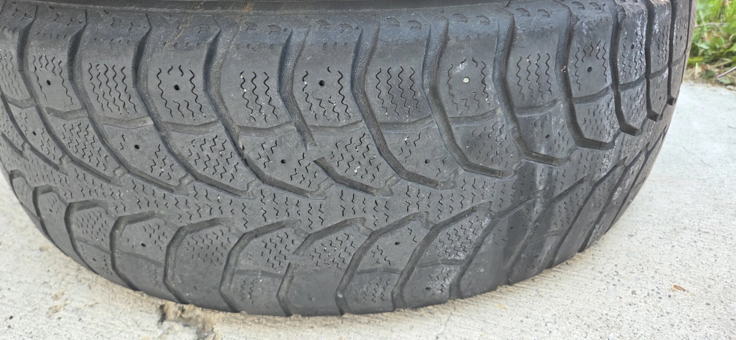 Set of 4 Winter Claw Tires with Rims 215/60R16 - photo 2