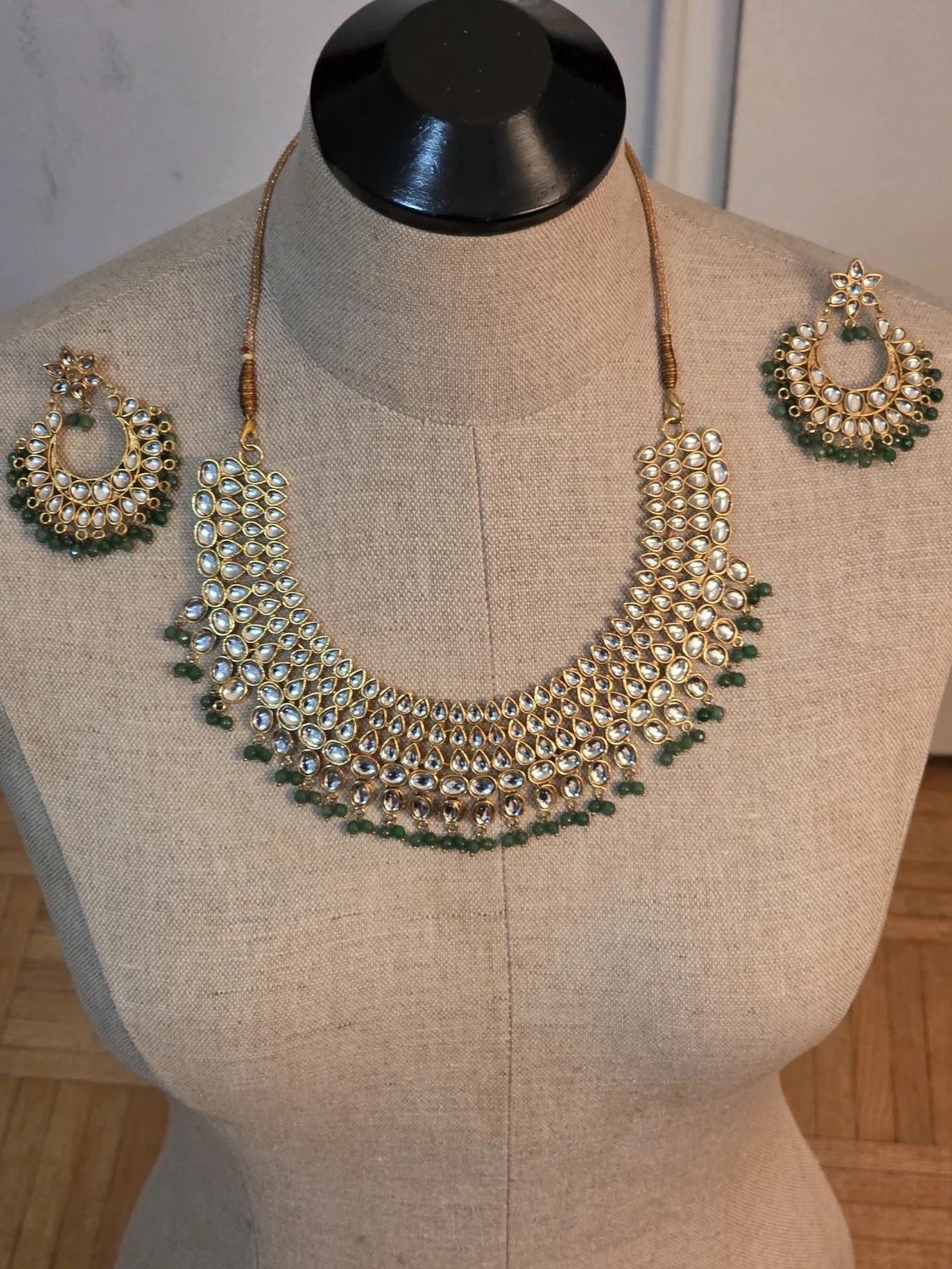 5 Beautiful Necklace Sets