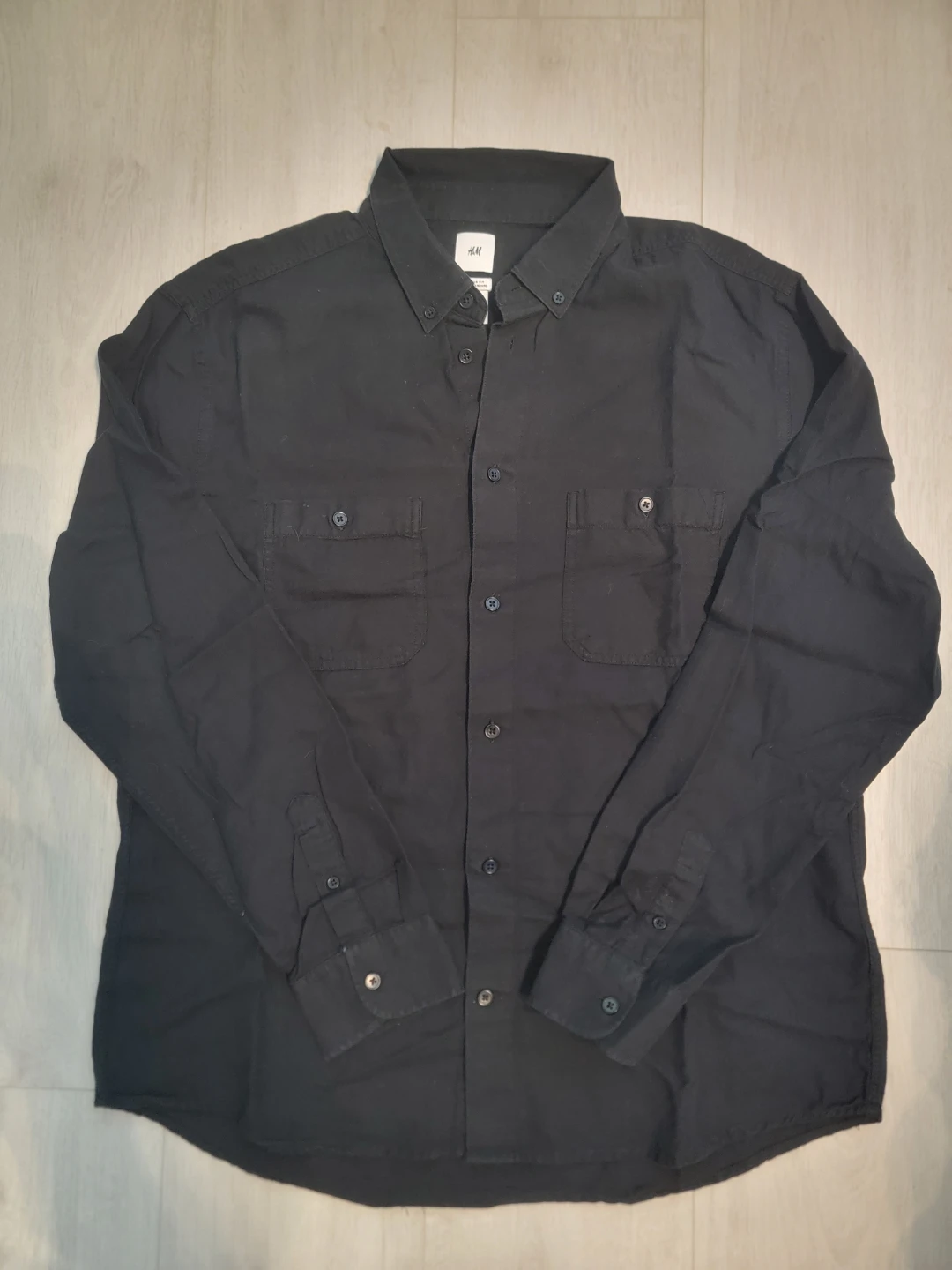 H&M Men's Regular Fit Black Button-Up Shirt - Size L