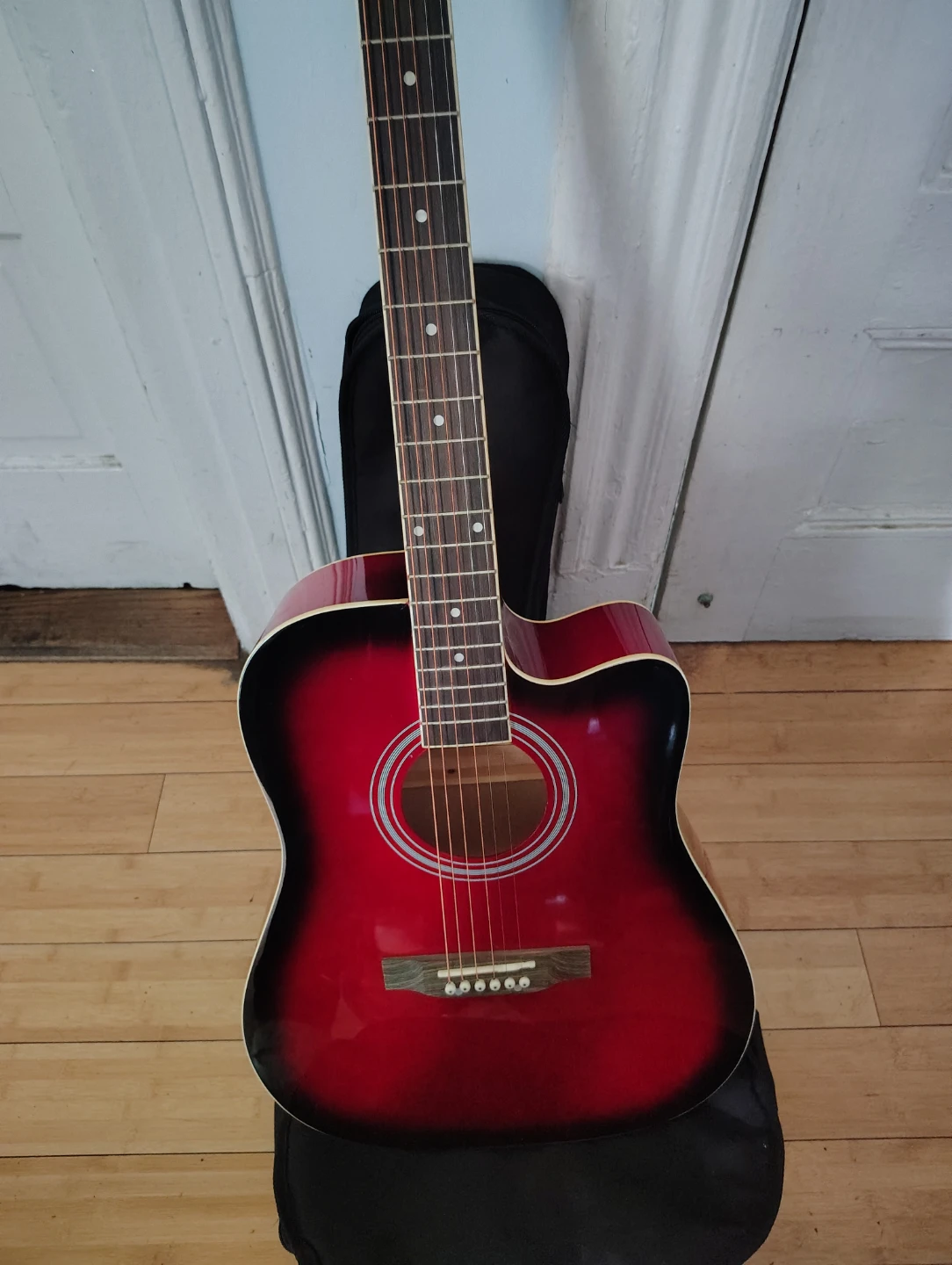 Guitarra acústica hermosa - photo 2