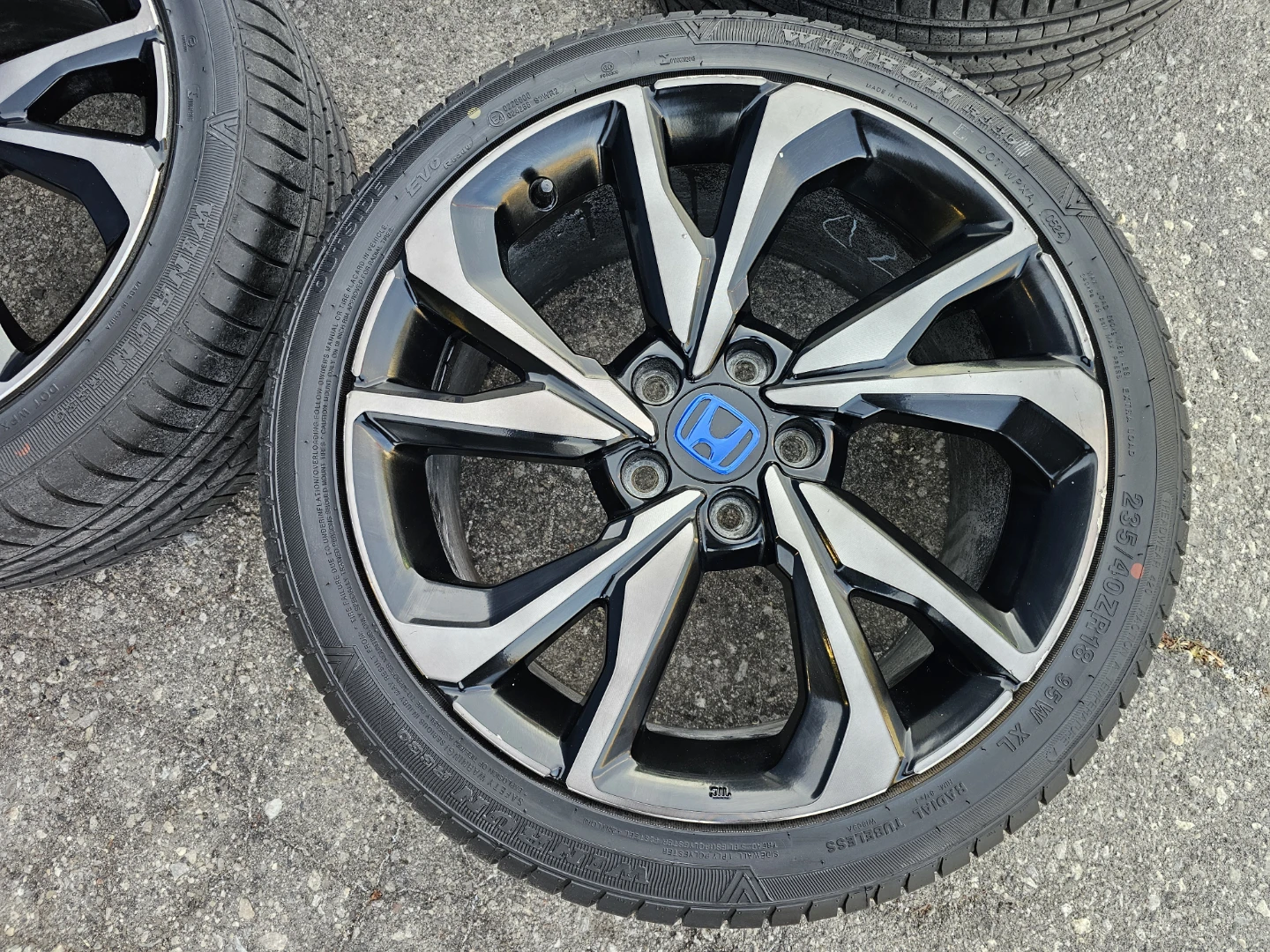 HONDA CIVIC O.E.M RIMS AND ALL SEASON TIRES 235/ 40 R18 - photo 2