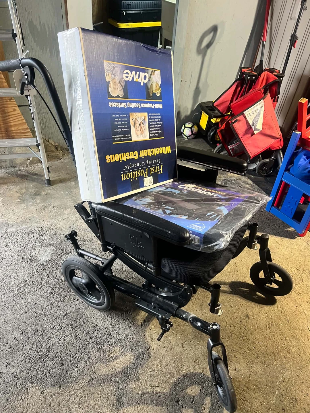 Tilt wheelchair with new cushions - photo 4