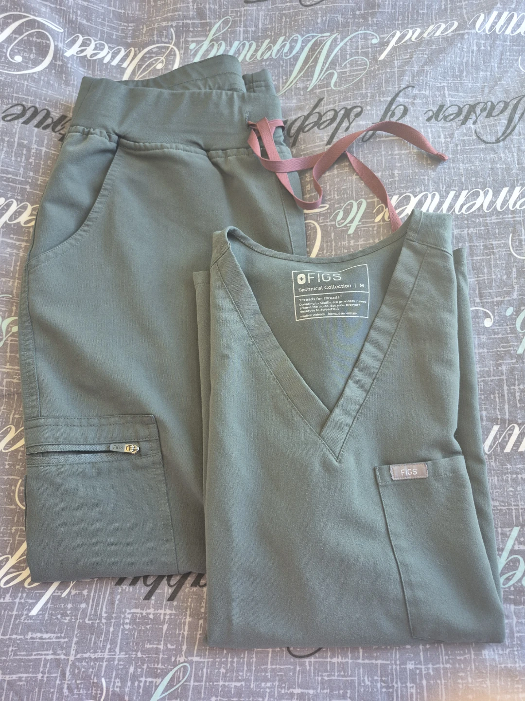 FIGS Scrubs Top and Pants Set