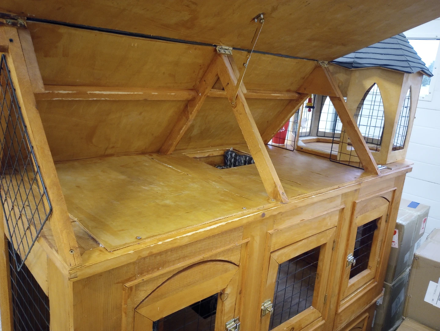 Wooden Two-Tiered Hutch with Turret - photo 4