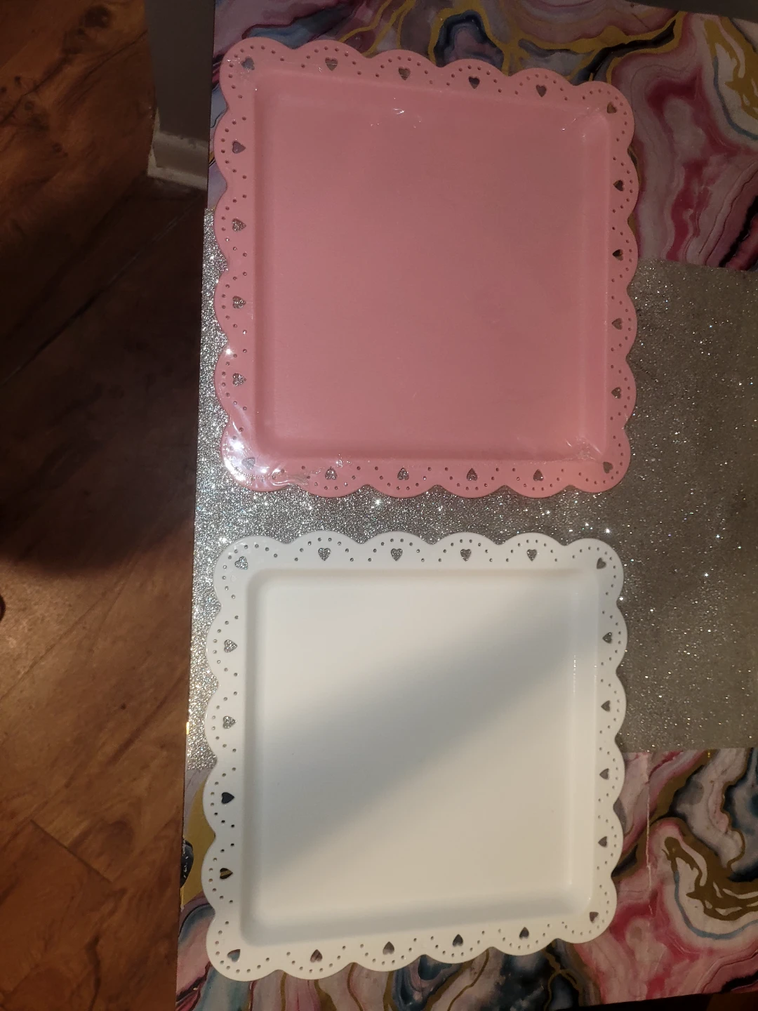 Set of 2 Square Serving Platters - Pink and White - photo 2