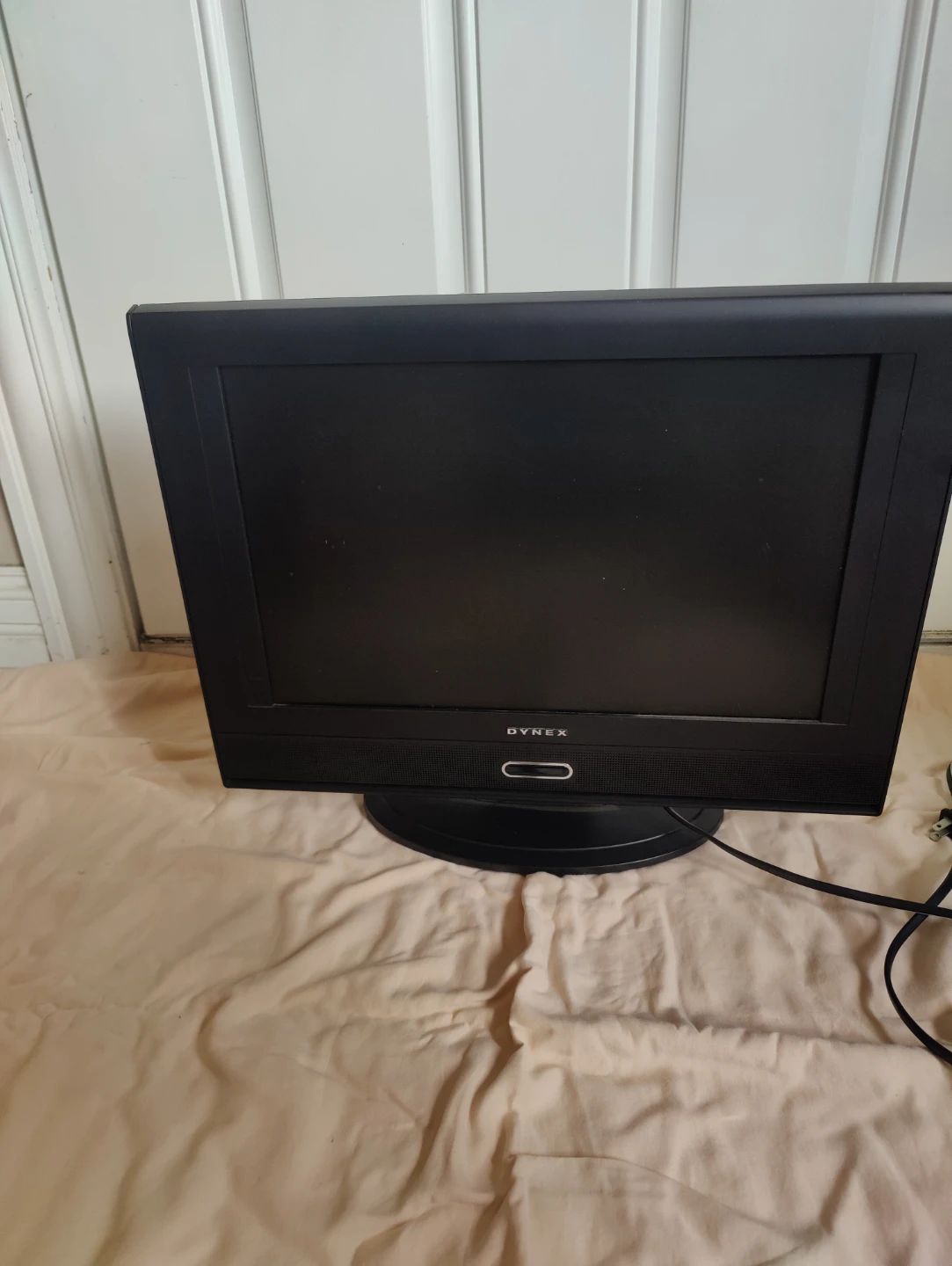 Dynex 19" TFT-LCD TV Receiver - photo 3