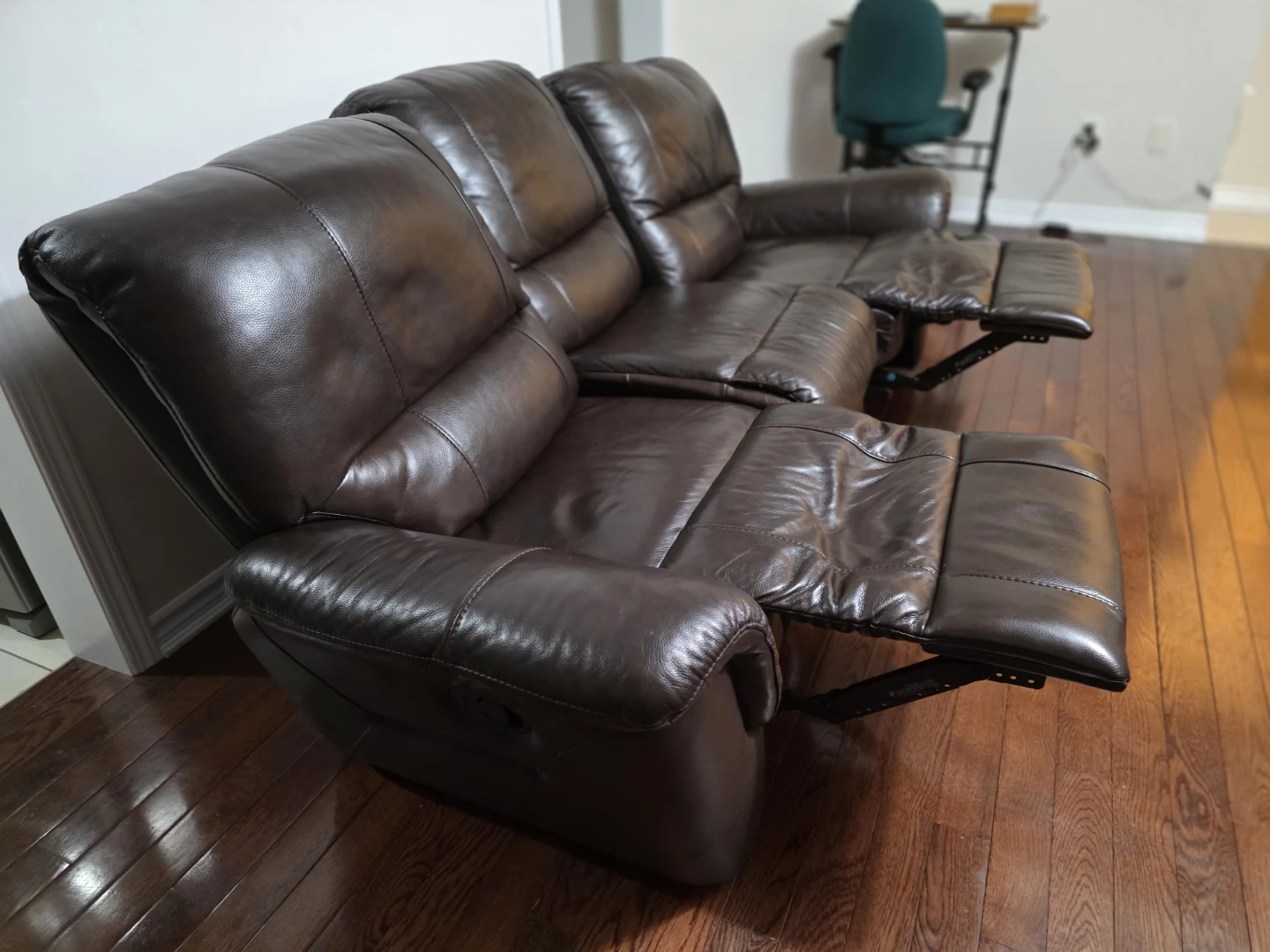 Brown Leather Double Reclining Sofa - photo 2