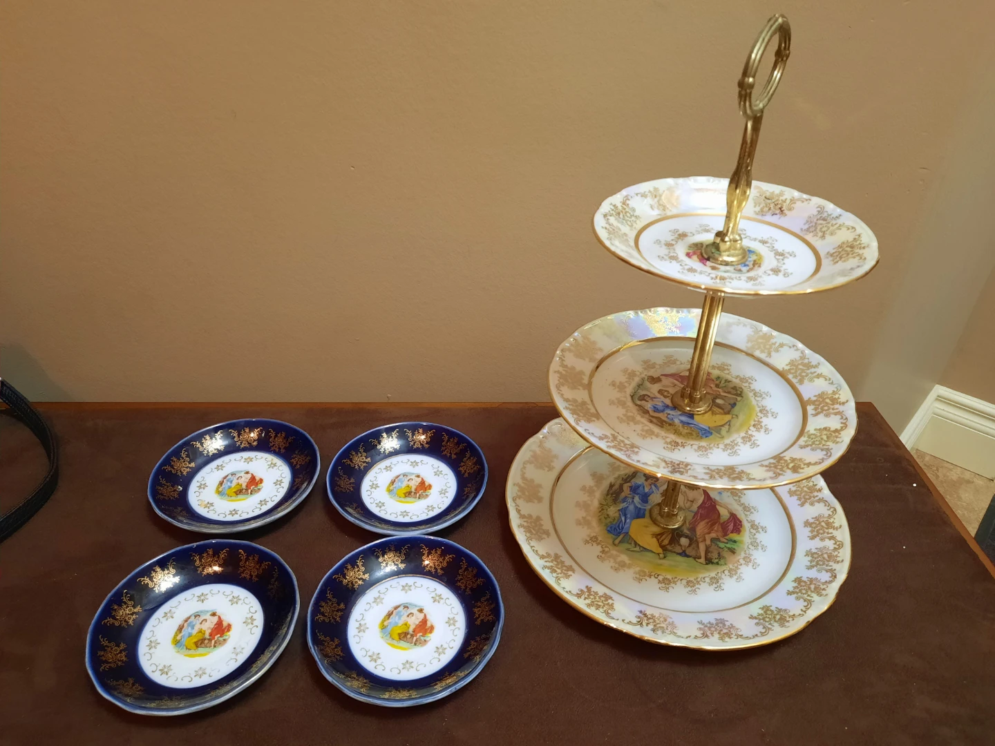 Porcelain dishes
