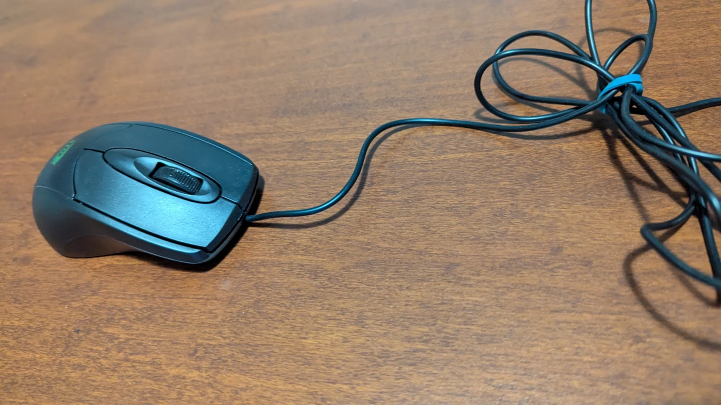 Essential  Mouse - Black