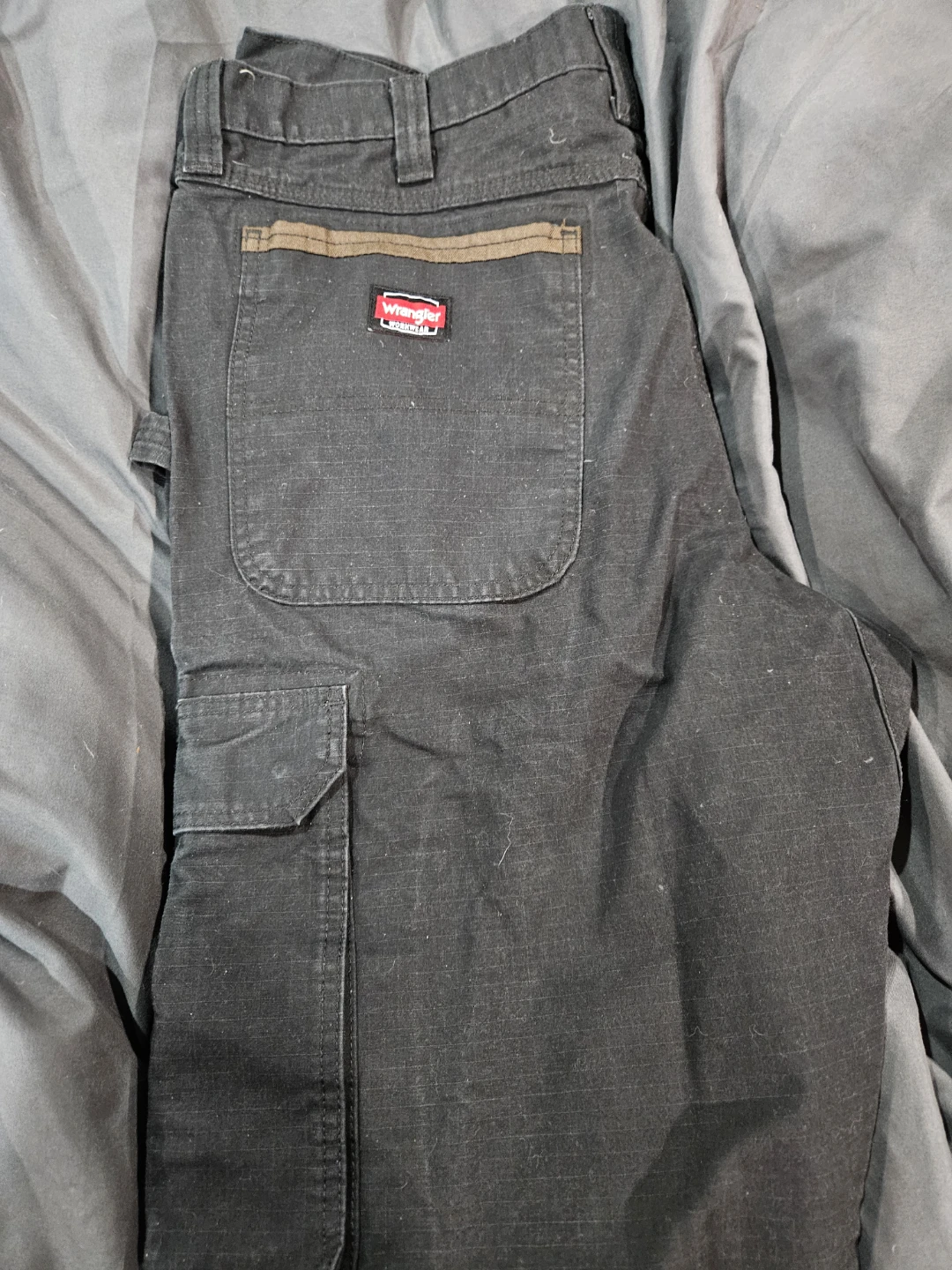 38" Wrangler Black Cargo Work Pants - photo 2