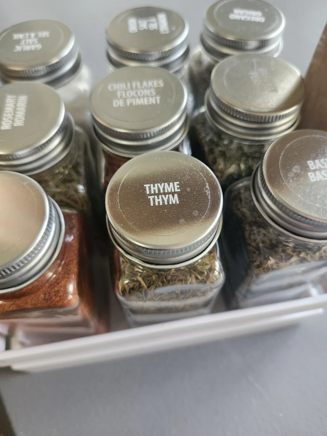 Spice Rack with 9 Jars of assorted spices - photo 3