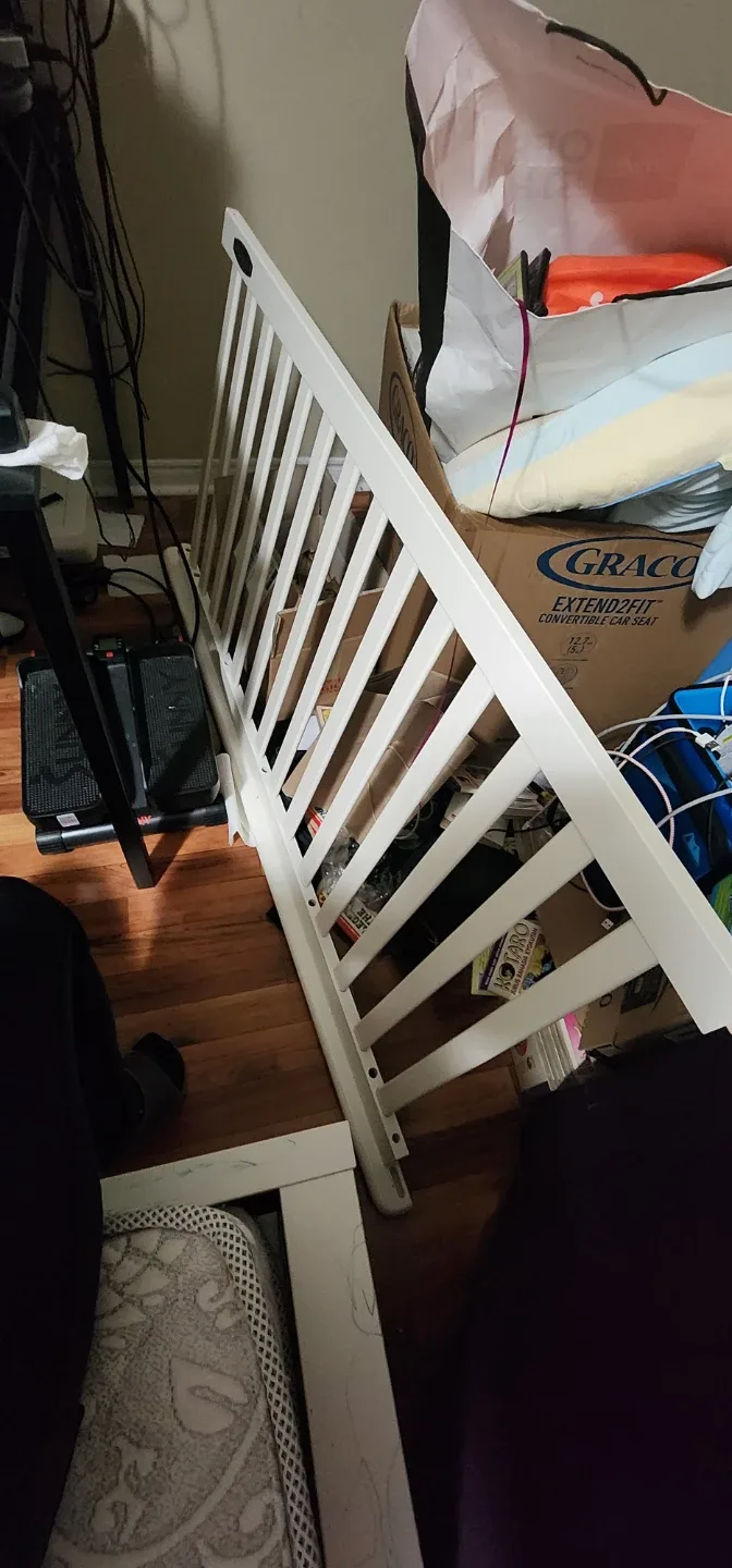 White Convertible Crib with Toddler Rail - photo 2