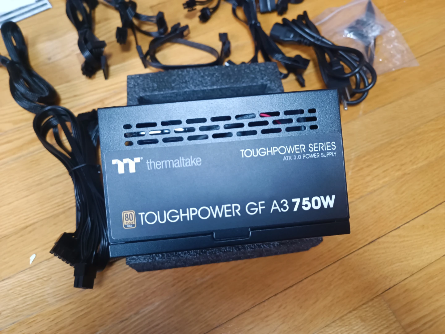 Thermaltake Toughpower GF A3 750W Power Supply - photo 5
