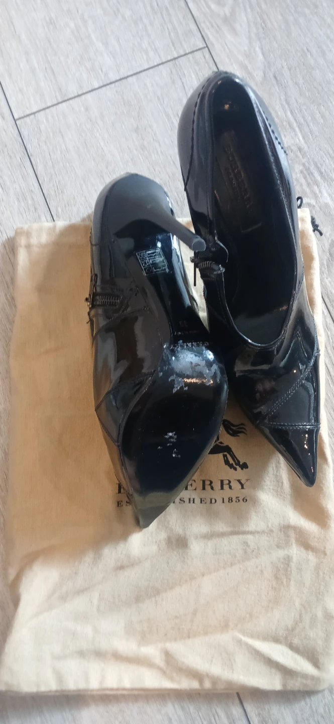 Burberry Patent Leather Heels with Dust Bag - photo 2