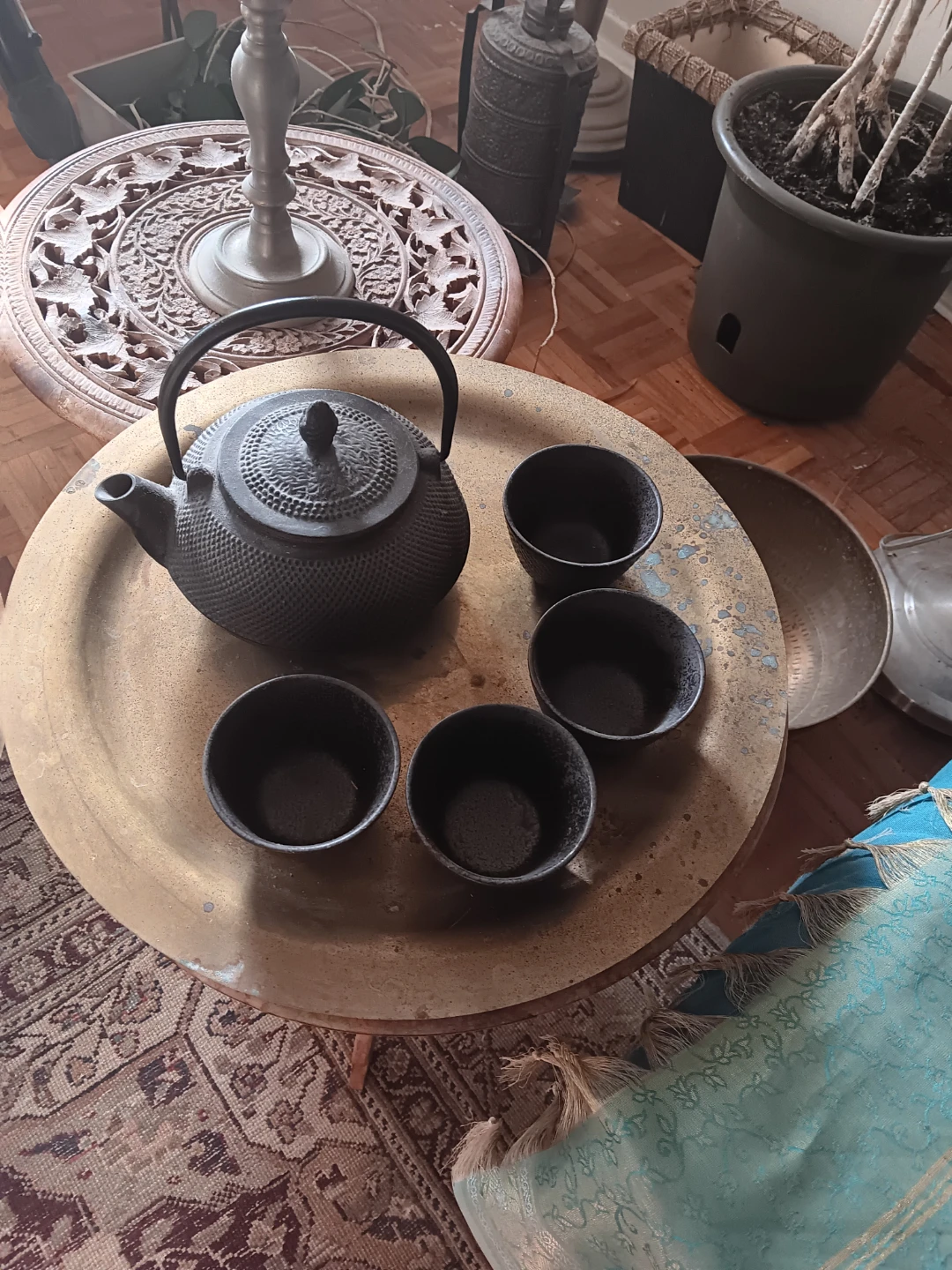 Cast Iron Teapot with 4 Cups