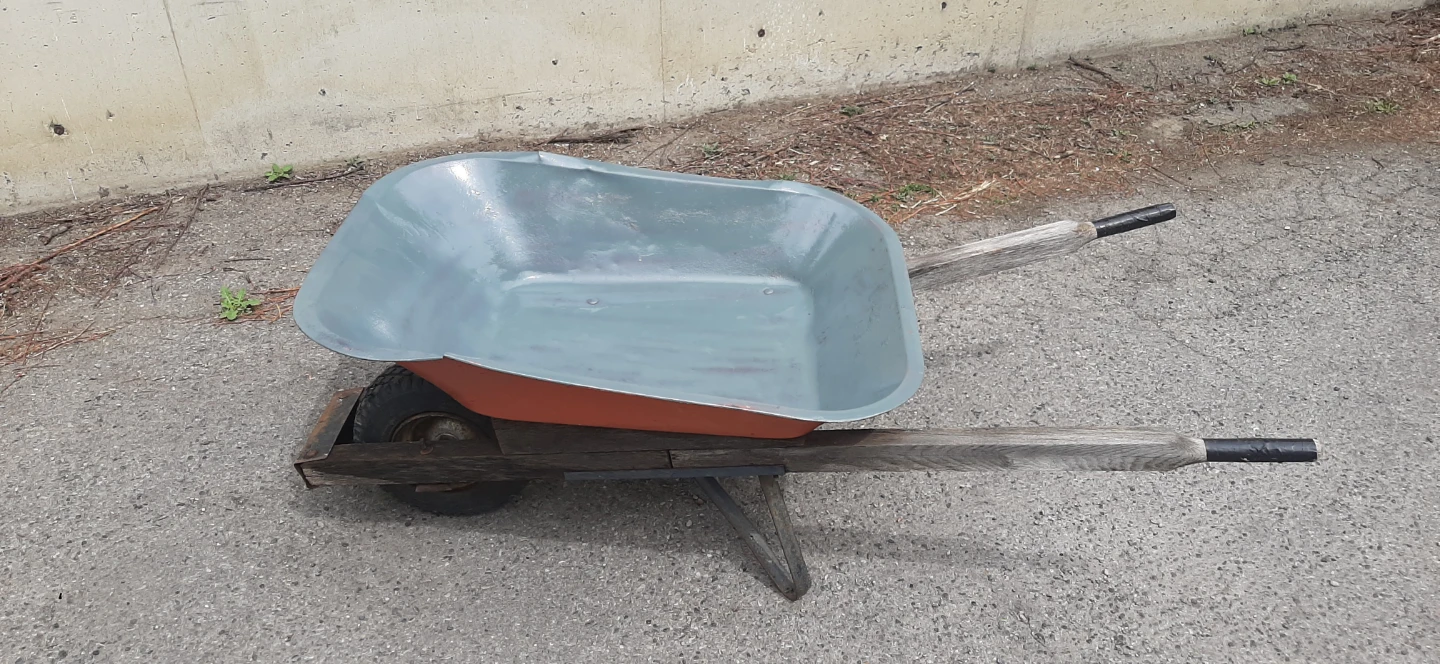 Metal Garden Wheelbarrow & Garden Tools READ DESCRIPTION ON SIZE