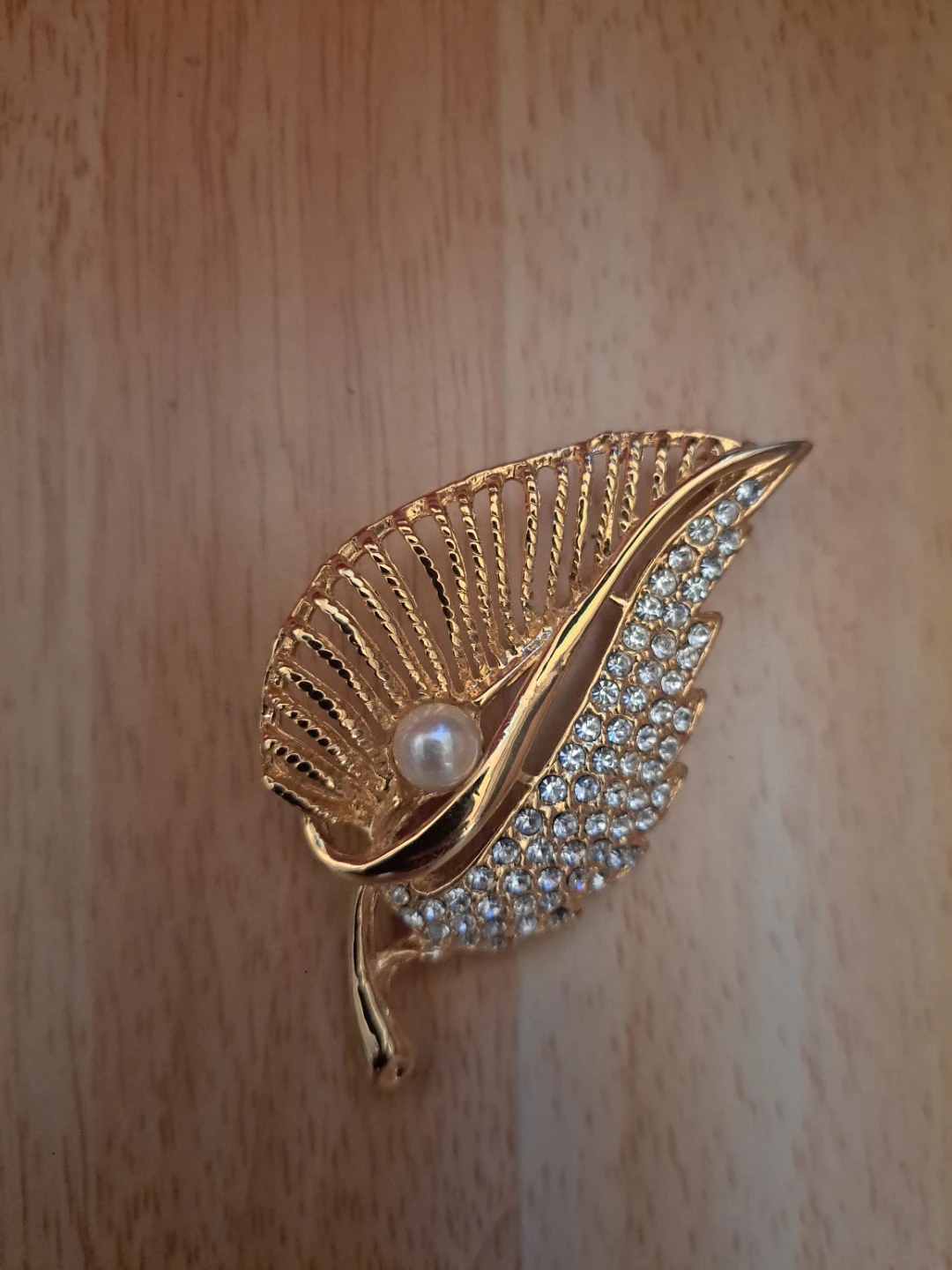 Vintage Gold Tone Faux Pearl Rhinestone Leaf Brooch