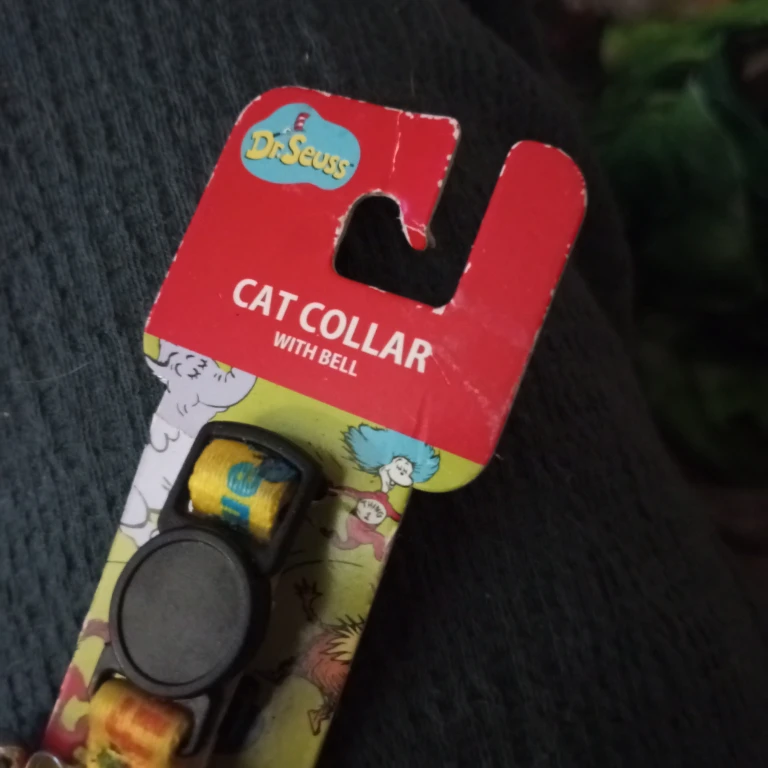 Dr. Seuss Cat Collar with Bell🌱 - photo 2