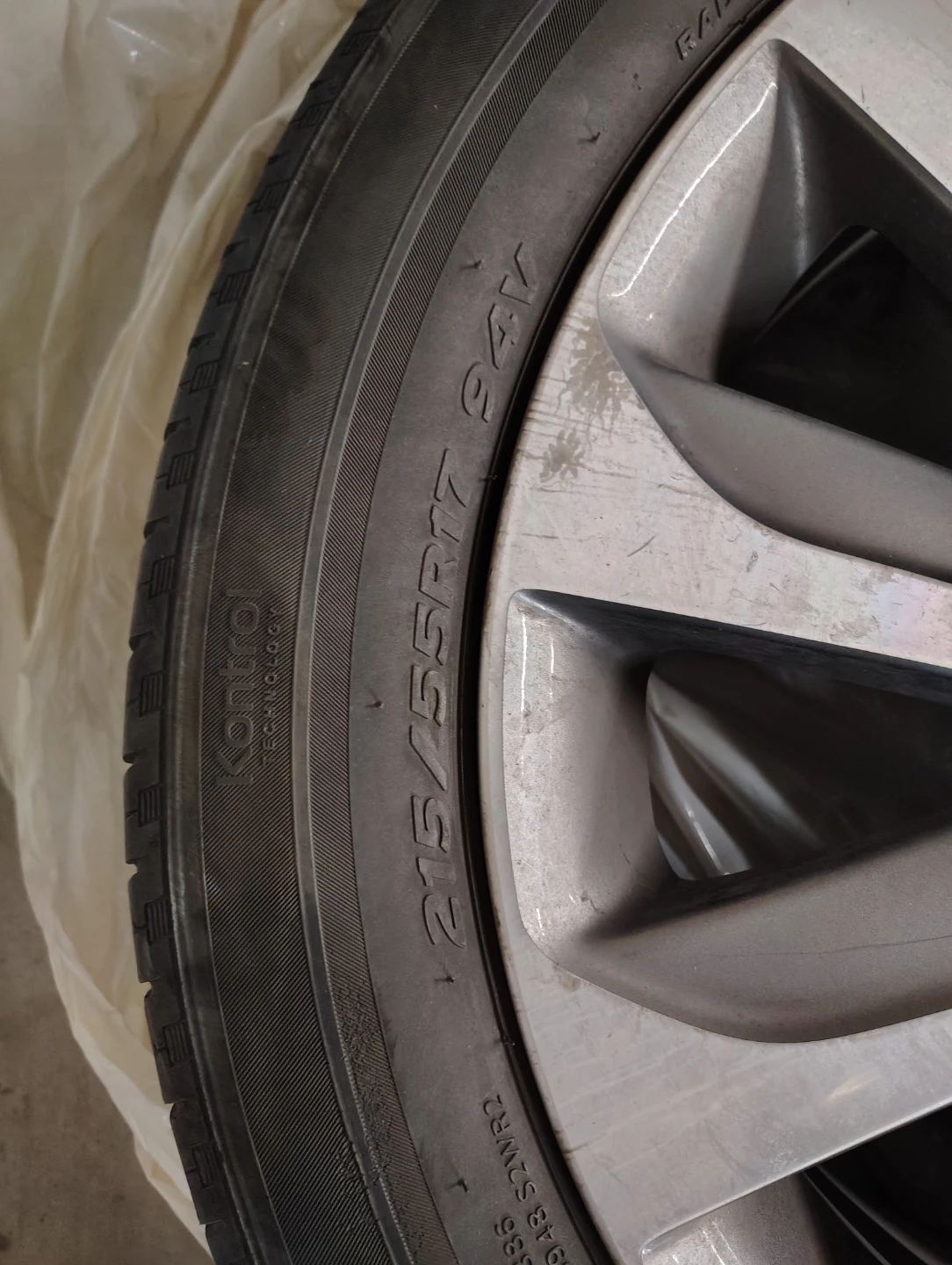Summer tires with rims