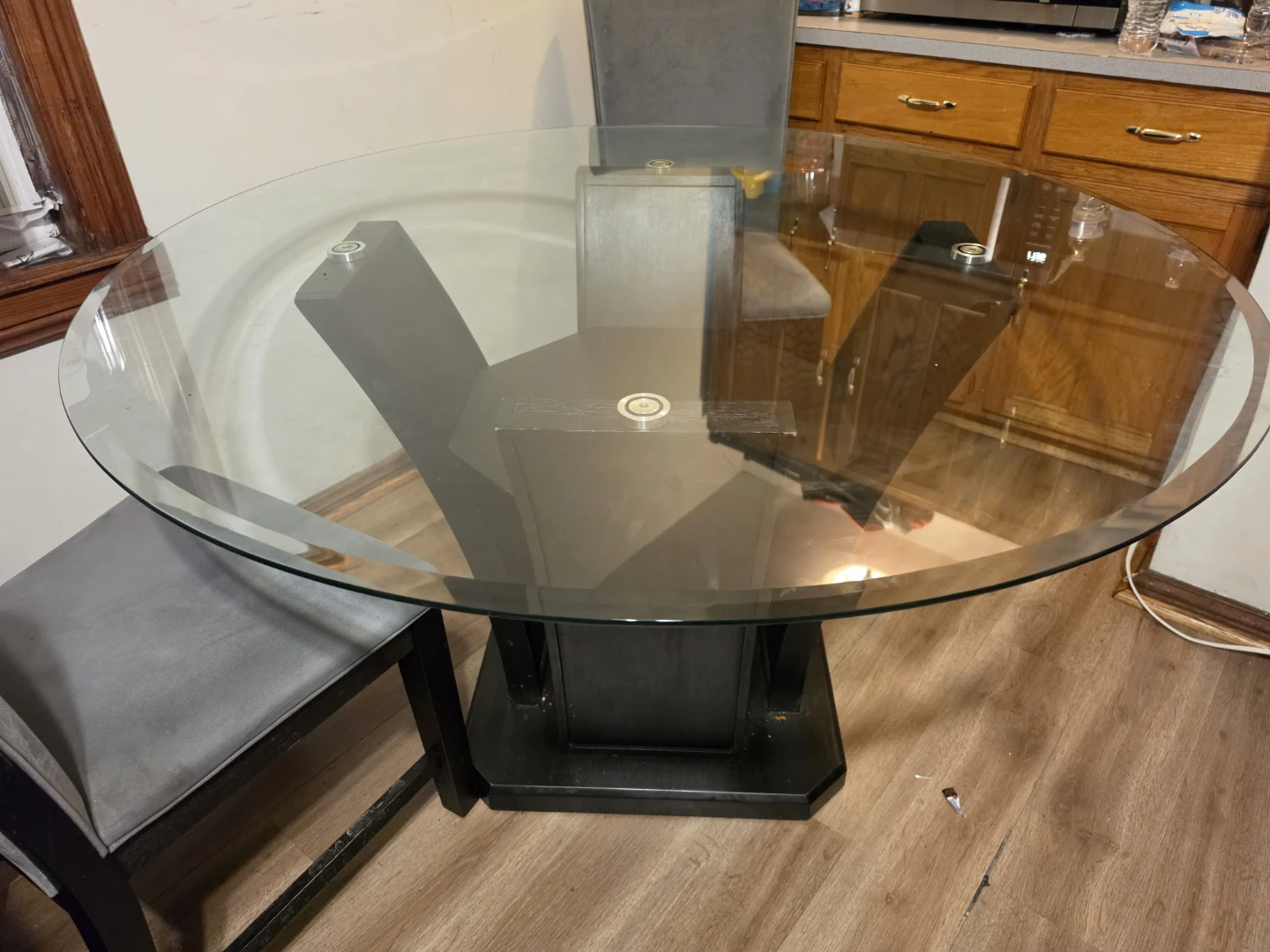 Bonito comedor con 4 sillas en buen estado