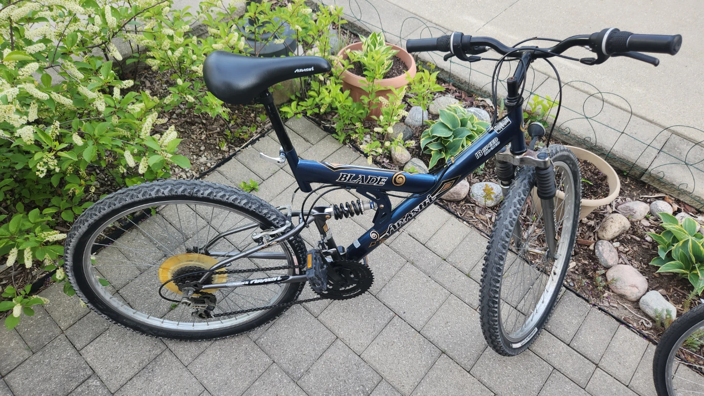Arashi "Blade" Mountain Bike