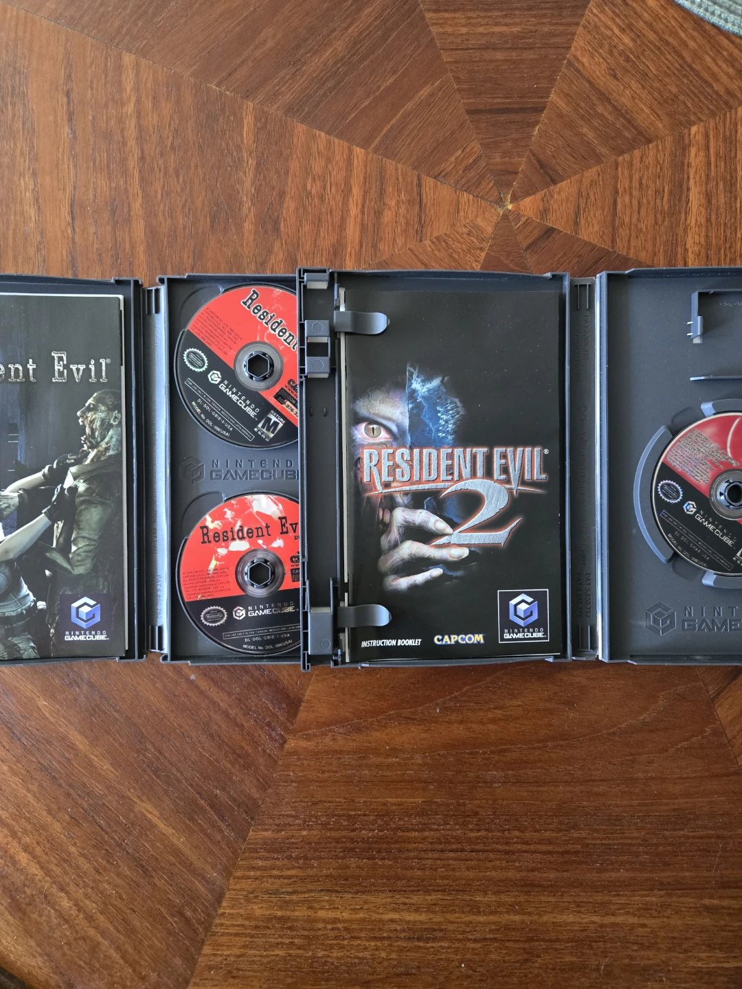 Resident Evil 2 & Resident Evil remake Gamecube game bundle - photo 2