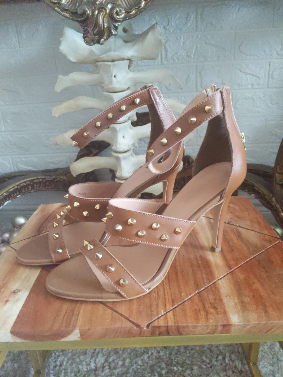 Le Château Women's Tan Studded Heels Size 9 - photo 2