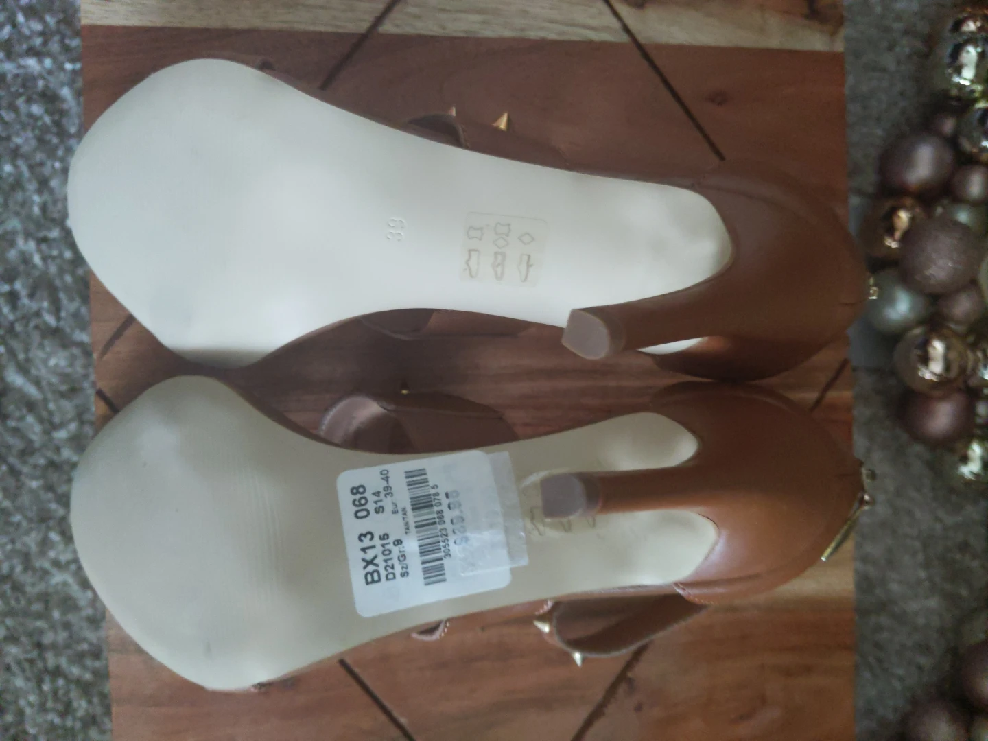 Le Château Women's Tan Studded Heels Size 9 - photo 3