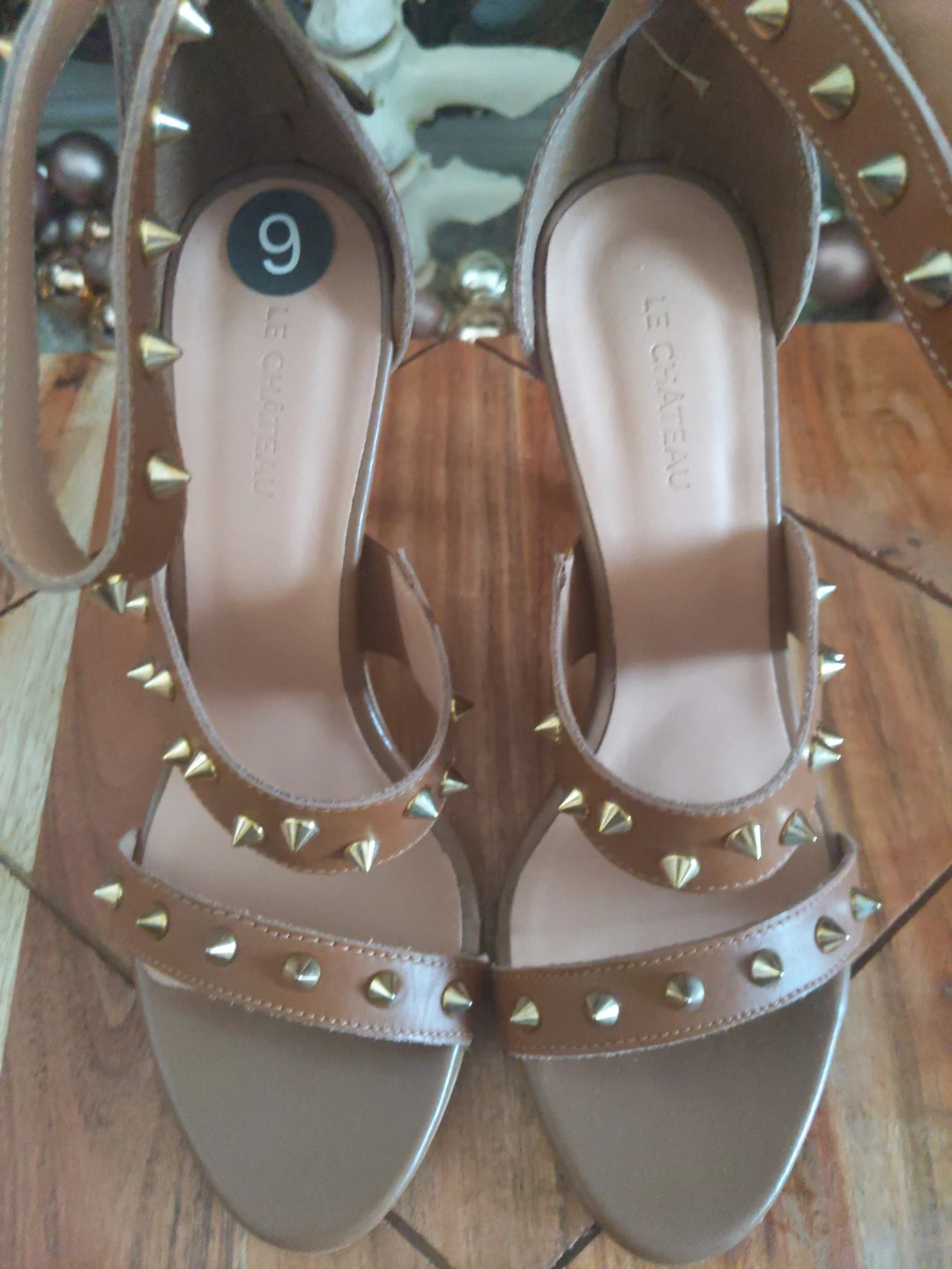 Le Château Women's Tan Studded Heels Size 9 - photo 4