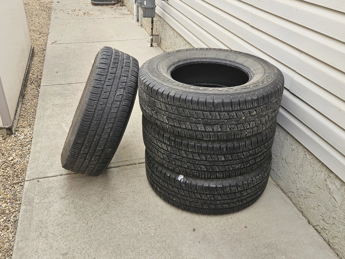Set of 4 Sumitomo Encounter HT Tires 265/70R17 – Great Tread
