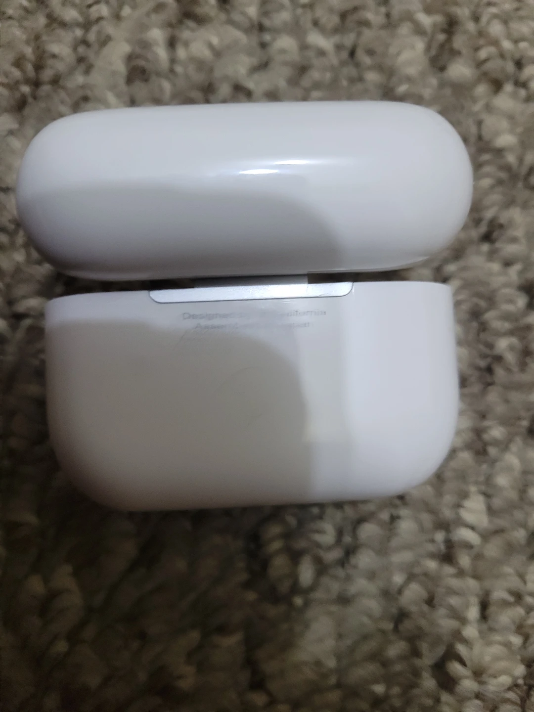 Apple AirPods Pro Charging Case - photo 2
