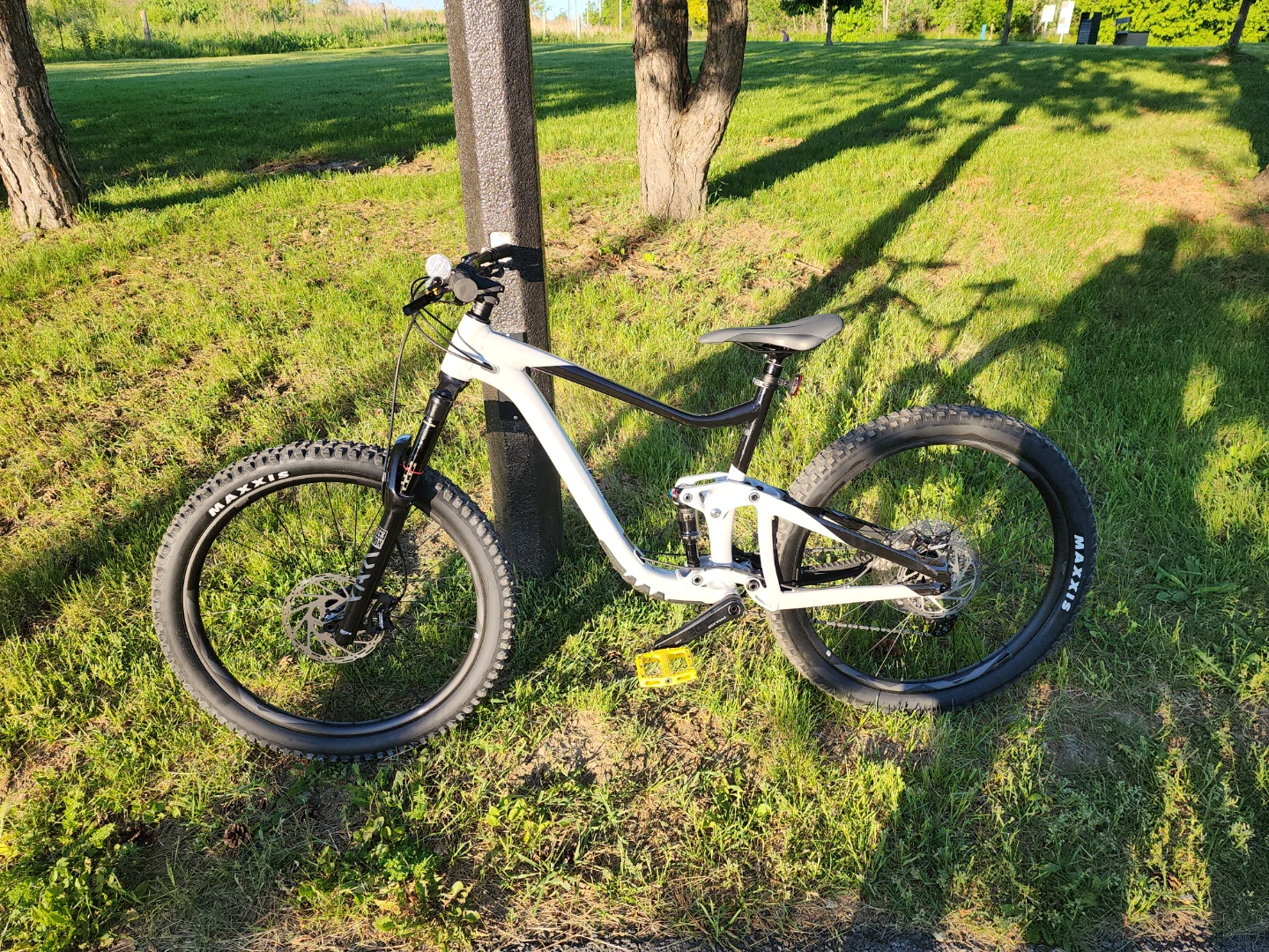 Giant Full Suspension Mountain Bike