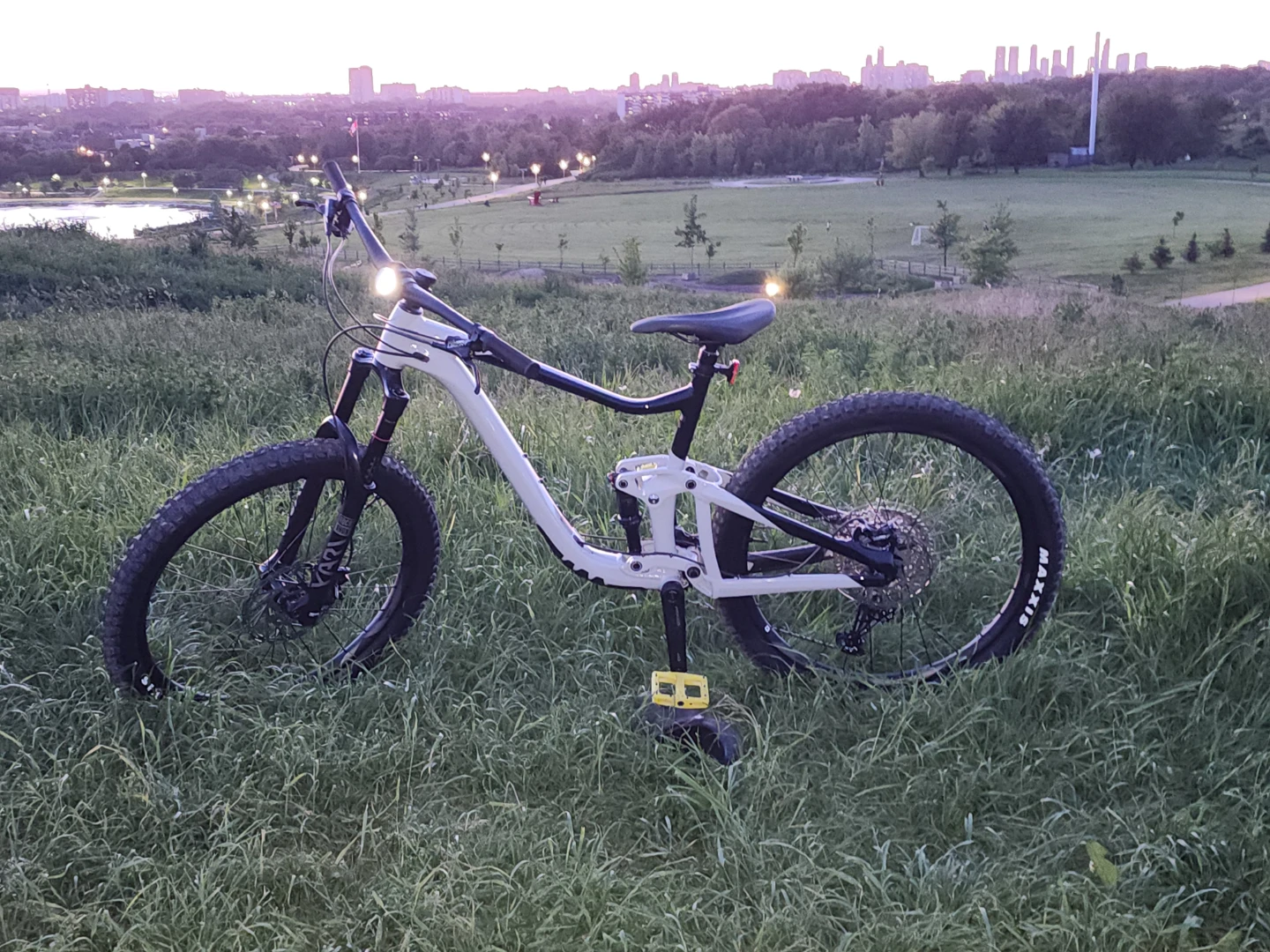 Giant Full Suspension Mountain Bike - photo 2