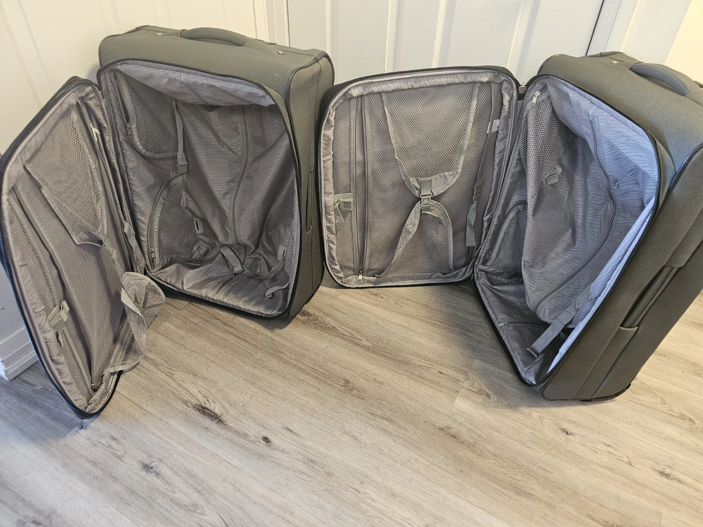 2 WestJet, Olive green color,  Rolling Suitcase Set - photo 3