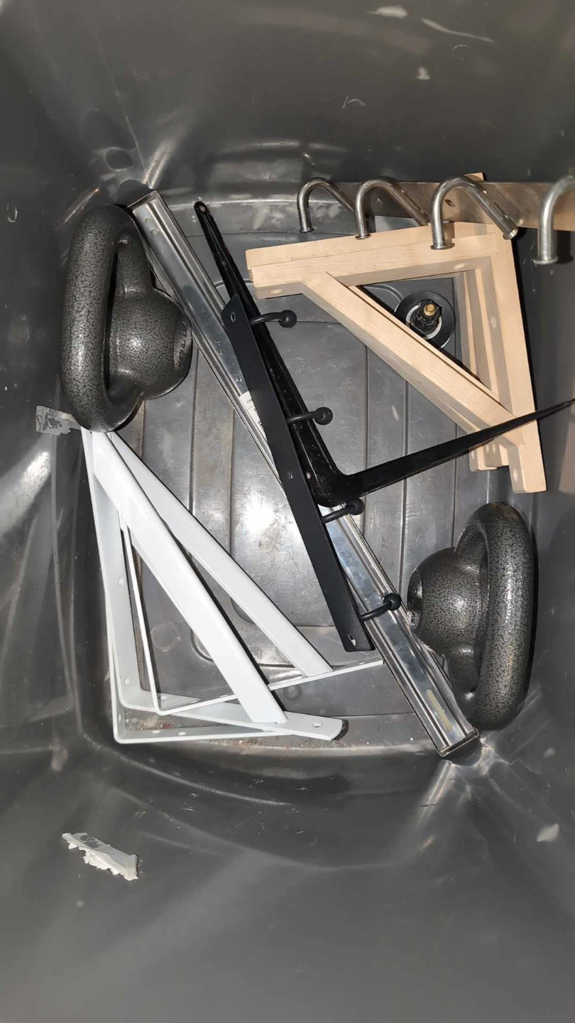 Shelf brackets