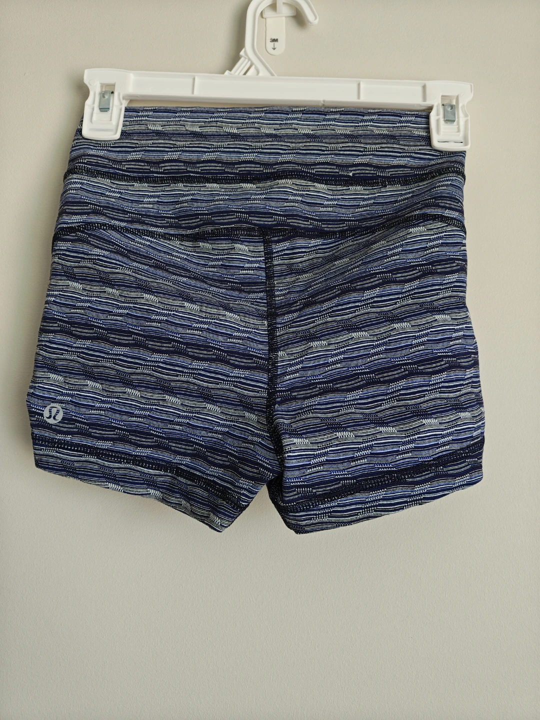 Lululemon Blue Striped Running Shorts Size 4 - photo 3