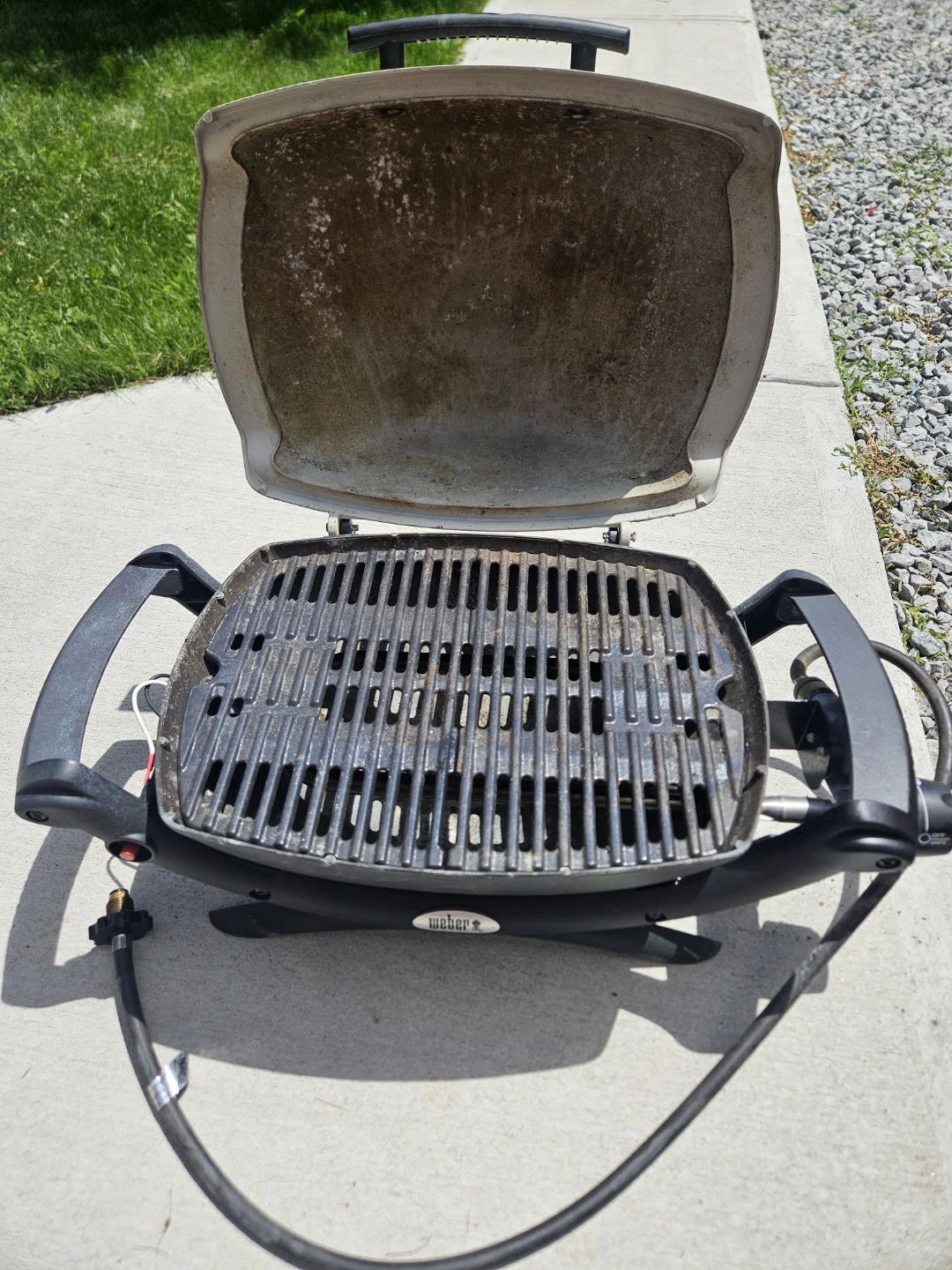 Weber Q 1000 Portable Propane BBQ in Titanium - photo 2