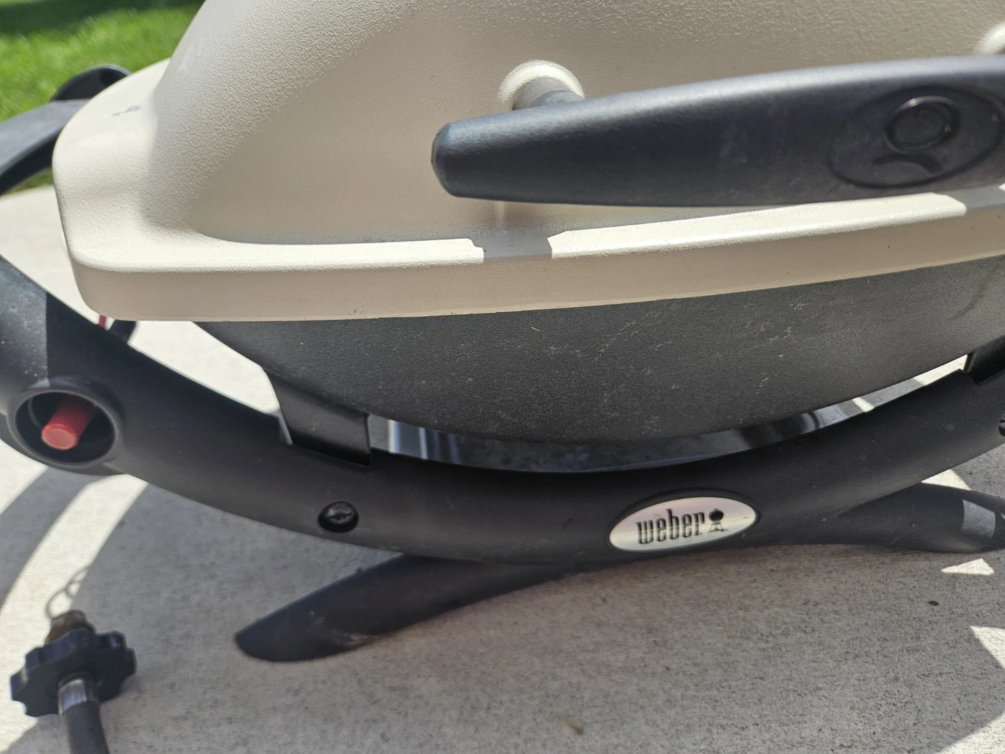 Weber Q 1000 Portable Propane BBQ in Titanium - photo 4