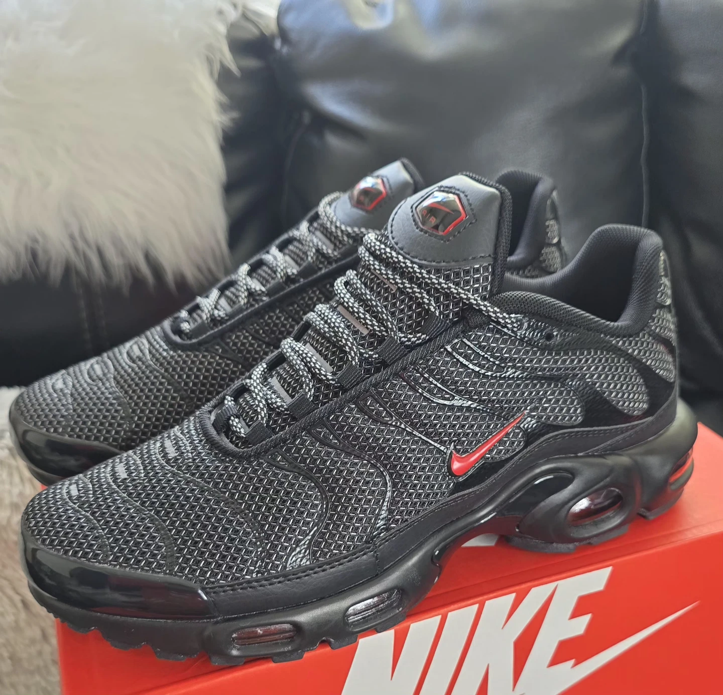 Brand New Air Max Black Red