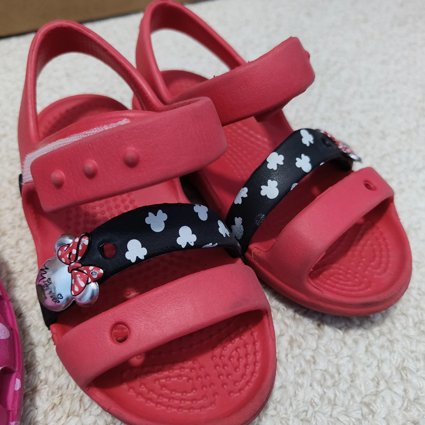 Crocs Minnie Mouse Sandals Size 10 - photo 3