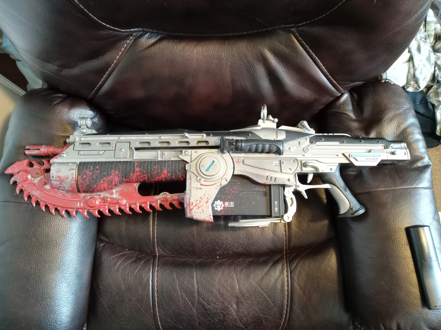Gears of War 2 NECA Lancer Replica - Signed by Marcus Fenix