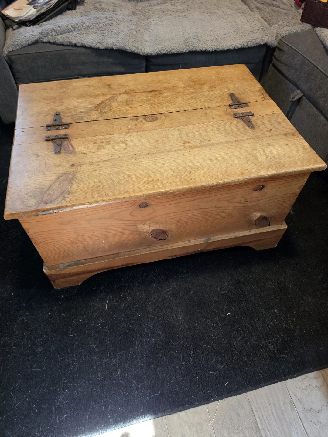 Wooden Storage Chest/ Coffee Table - photo 2