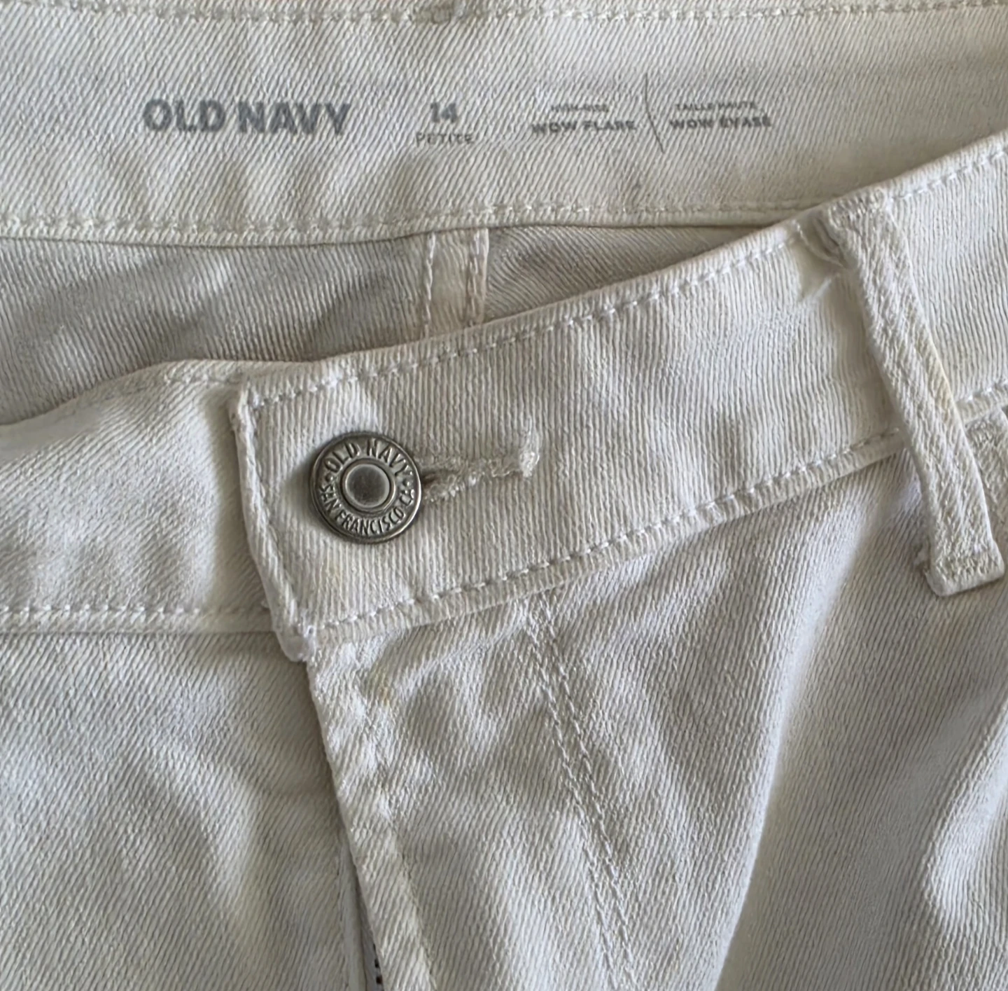Old Navy Women's White "Wow Flare" Jeans Size 14 Petite - photo 2
