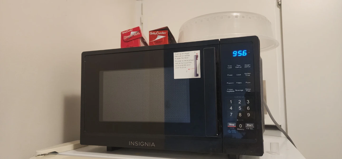 Insignia Black Microwave Oven