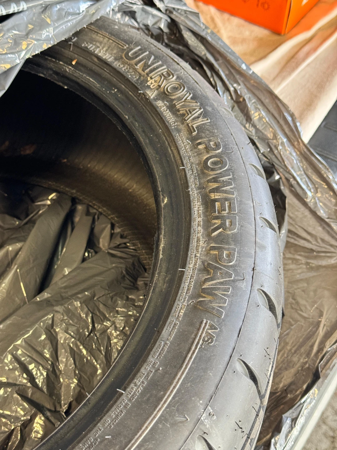Uniroyal Power Paw All-Season Tires - 235/45 R18
