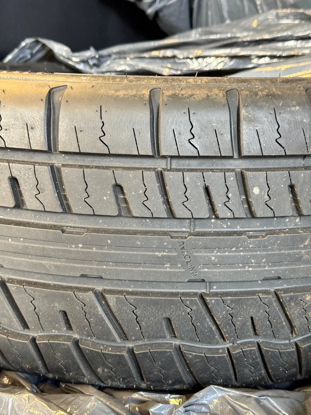 Uniroyal Power Paw All-Season Tires - 235/45 R18 - photo 4